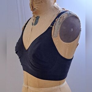 Bali Comfort Revolution NWOT Wireless Bra M Convertible Straps Black style 3381